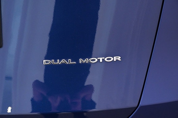 Tesla Model Y 25 of 27