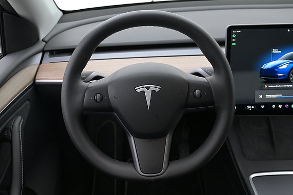 Tesla Model Y 7 of 27