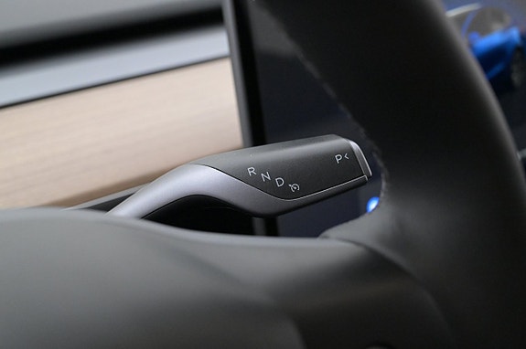 Tesla Model Y 8 of 27