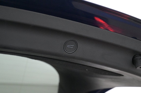 Tesla Model Y 22 of 27