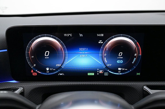 Mercedes-Benz A250 e 8 of 27