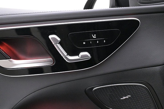 Mercedes-Benz C300 10 of 27
