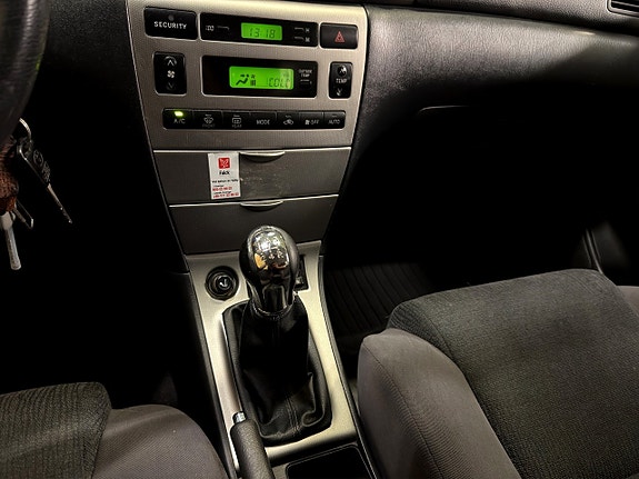 Toyota Corolla 25 of 28
