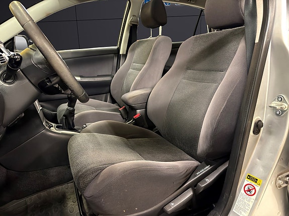 Toyota Corolla 16 of 28