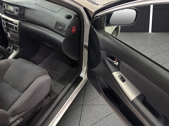 Toyota Corolla 15 of 28