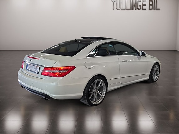 Mercedes-Benz E350 5 of 19