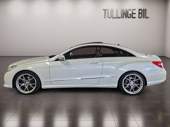 Mercedes-Benz E350 2 of 19
