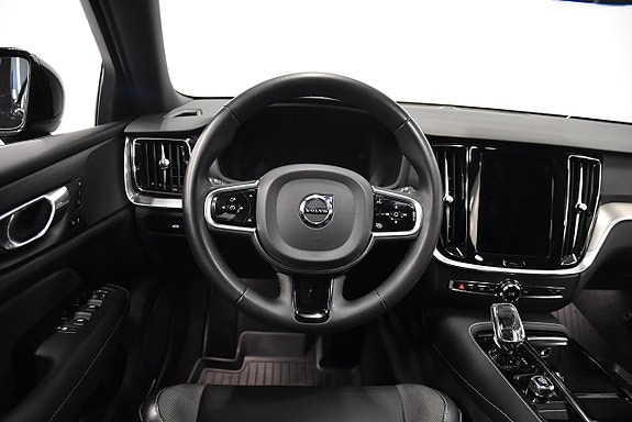 Volvo V60 2 of 29