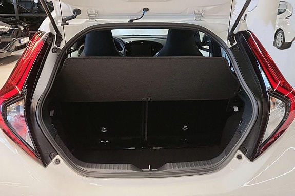 Toyota Aygo X 11 of 19
