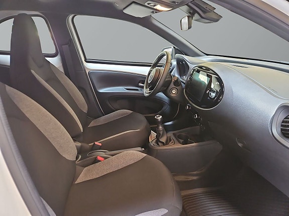 Toyota Aygo X 8 of 17