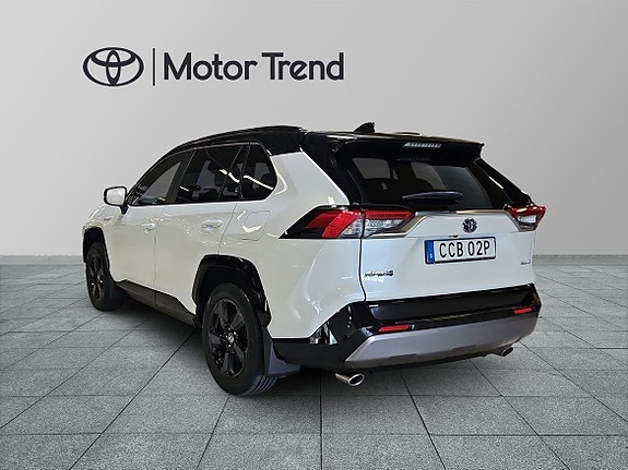 Toyota RAV4 3 of 18