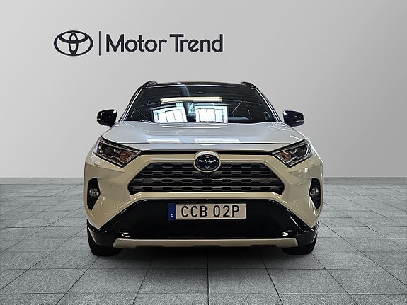 Toyota RAV4 6 of 18