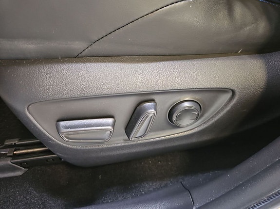 Toyota RAV4 18 of 18