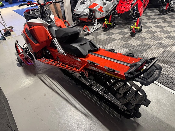 Ski-Doo Summit Expert 850 E-TEC 154 SHOT 4 of 7