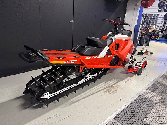 Ski-Doo Summit Expert 850 E-TEC 154 SHOT 3 of 7