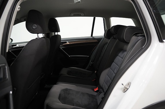 Volkswagen Golf Alltrack 17 of 20