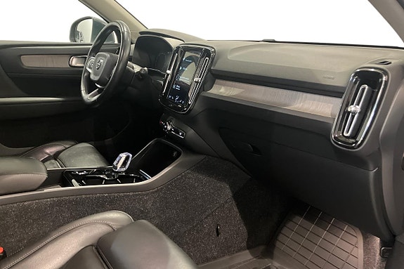 Volvo XC40 7 of 21