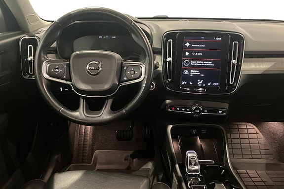 Volvo XC40 11 of 21