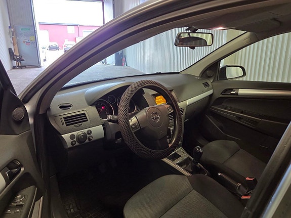 Opel Astra 3 of 10