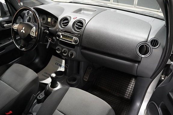 Mitsubishi Colt 8 of 18