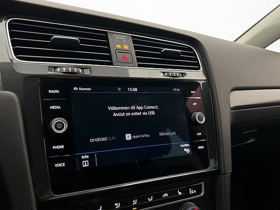 Volkswagen e-Golf VII 21 of 30