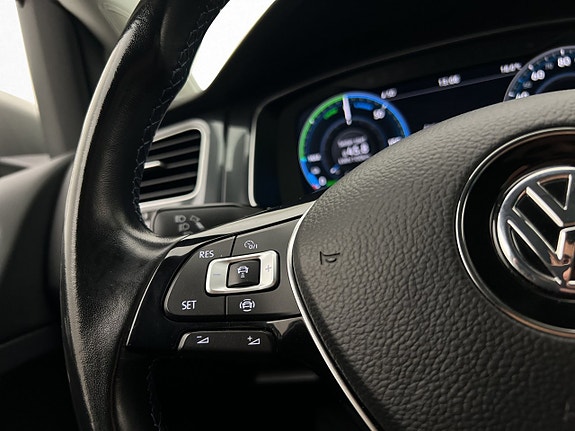 Volkswagen e-Golf VII 14 of 30