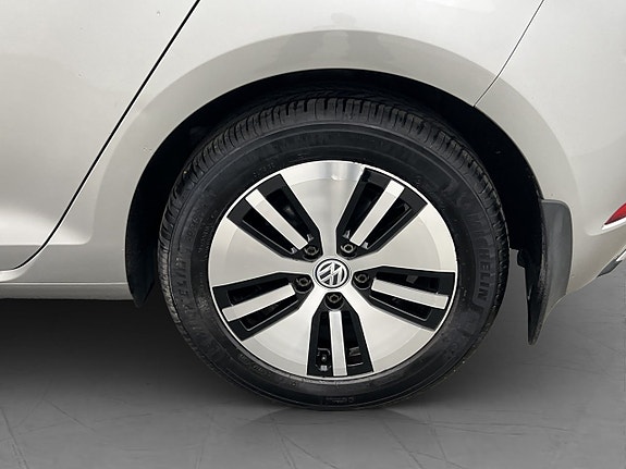 Volkswagen e-Golf VII 30 of 30