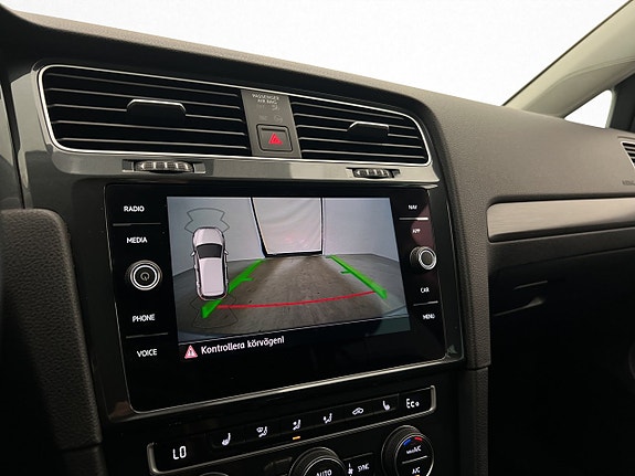 Volkswagen e-Golf VII 18 of 30