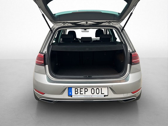 Volkswagen e-Golf VII 28 of 30
