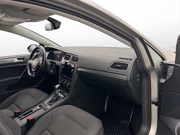 Volkswagen e-Golf VII 26 of 30