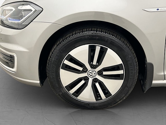 Volkswagen e-Golf VII 29 of 30