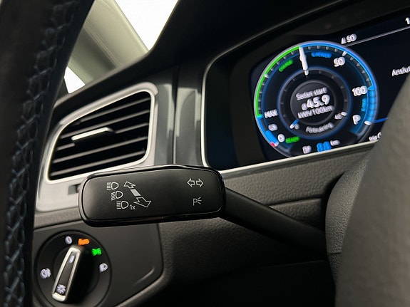 Volkswagen e-Golf VII 13 of 30