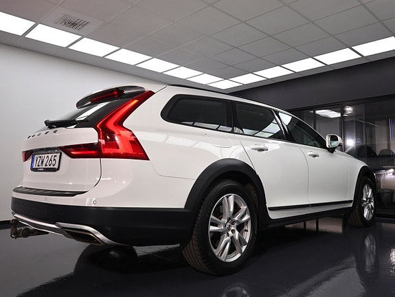 Volvo V90 Cross Country 10 of 30