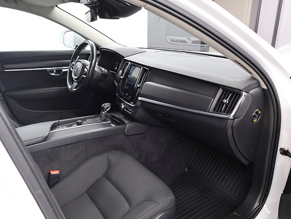 Volvo V90 Cross Country 24 of 30