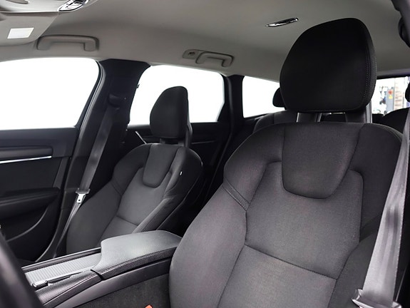 Volvo V90 Cross Country 18 of 30