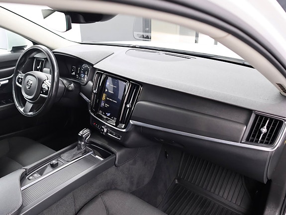 Volvo V90 Cross Country 23 of 30