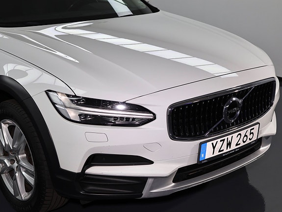 Volvo V90 Cross Country 2 of 30
