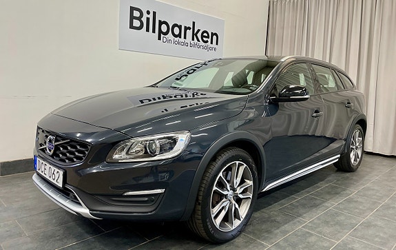 Volvo V60 Cross Country 3 of 24