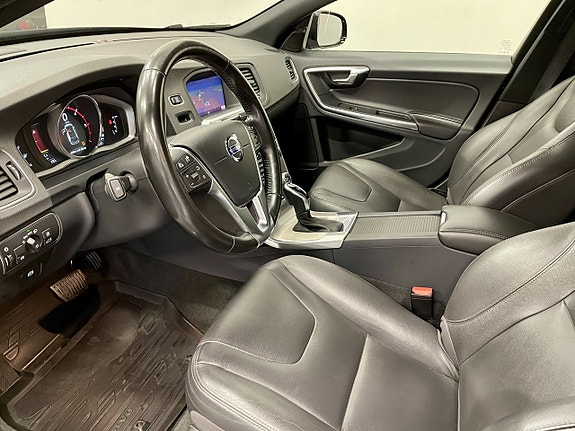 Volvo V60 Cross Country 7 of 24