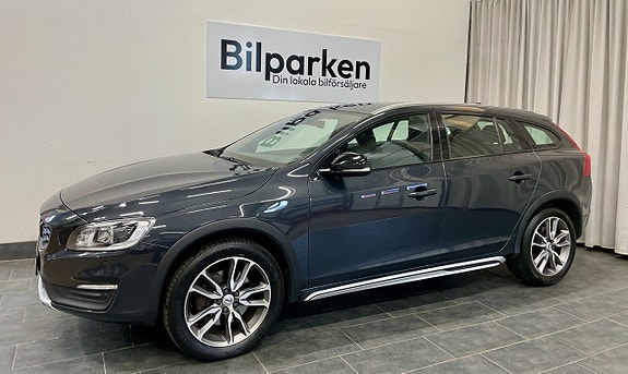 Volvo V60 Cross Country 2 of 24