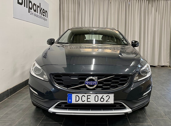 Volvo V60 Cross Country 4 of 24
