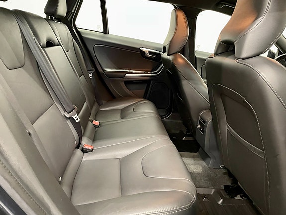 Volvo V60 Cross Country 22 of 24