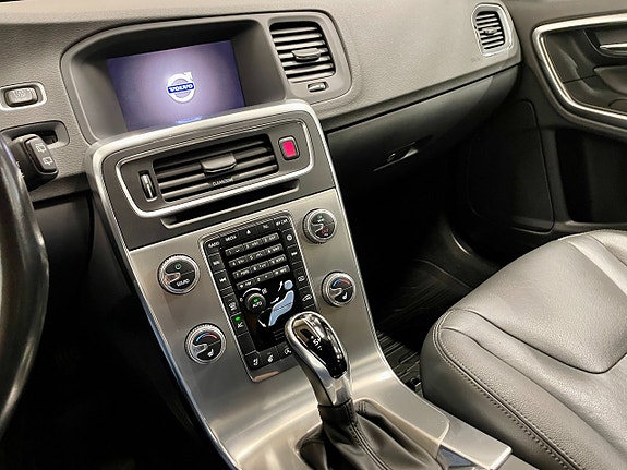 Volvo V60 Cross Country 12 of 24