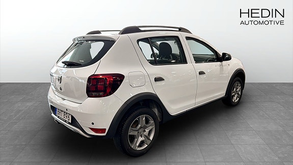 Dacia Sandero 3 of 9