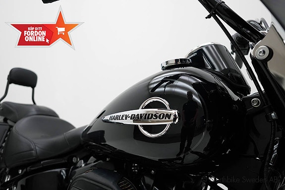 Harley-Davidson Heritage Softail Classic 7 of 23