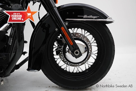 Harley-Davidson Heritage Softail Classic 3 of 23
