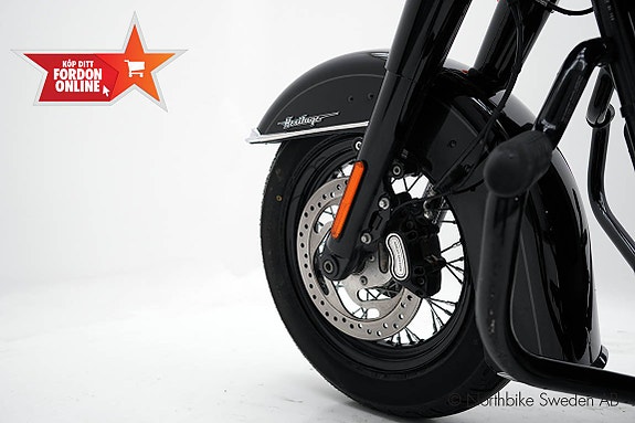 Harley-Davidson Heritage Softail Classic 18 of 23