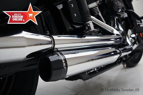Harley-Davidson Heritage Softail Classic 11 of 23
