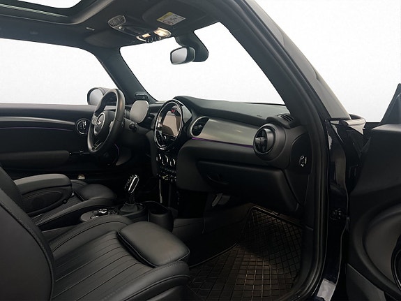 MINI Cooper SE 22 of 30