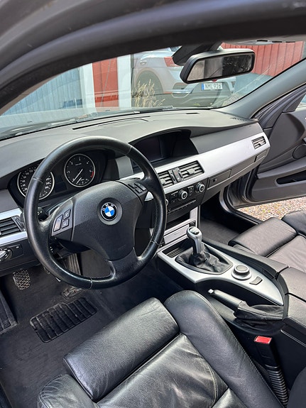 BMW 520d 4 of 6